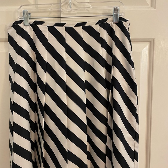 Navy and cream stripped skirt - Picture 1 of 3